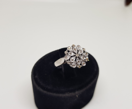 YAPRAKLI MODEL PIRLANTA TAŞLI YÜZÜK