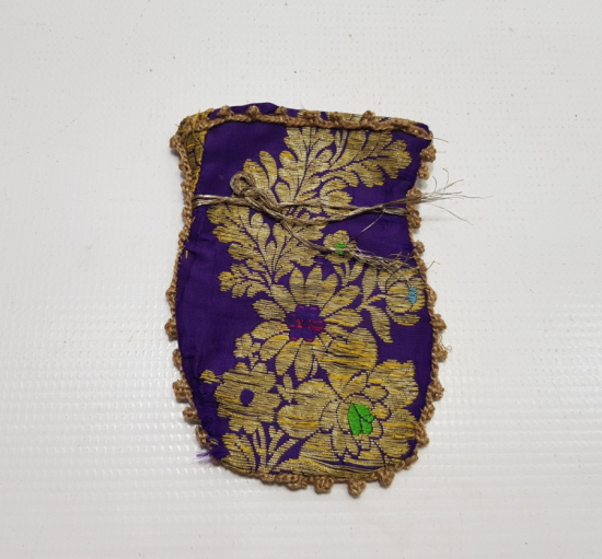 OSMANLI DÖNEMİ ALTIN SIRMA İŞLEMELİ MOR RENKLİ ELMASİYE KESE