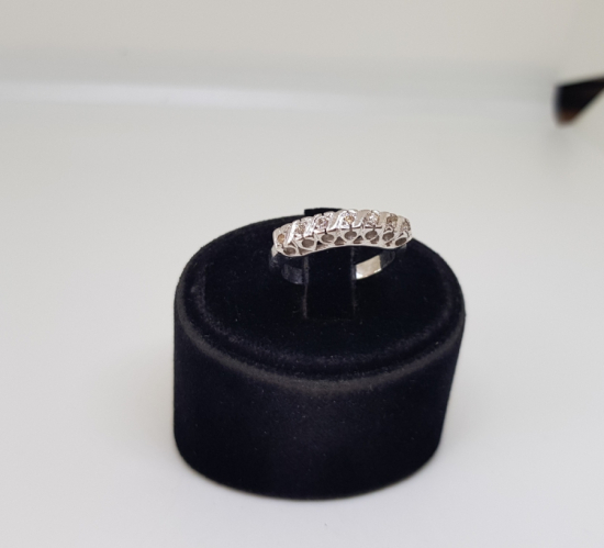 YEDİ TAŞ BULUNAN PIRLANTA YÜZÜK