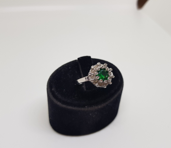 ZÜMRÜT VE PIRLANTA TAŞLI SARAYLI MODELİ YÜZÜK