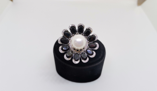 PIRLANTA GARNET VE İNCİLERLE SÜSLÜ YÜZÜK