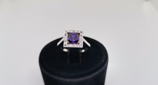 PIRLANTA VE AMETİST TAŞLI KARE MODEL YÜZÜK