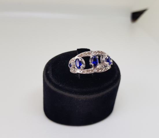 SAFİR VE PIRLANTA TAŞLI YARIM TAMTUR MODEL YÜZÜK