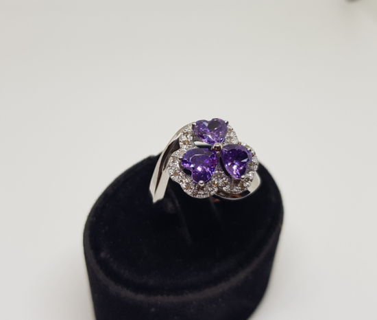 ÜÇ KALPLİ MODEL PIRLANTA VE AMETİST TAŞLI YÜZÜK