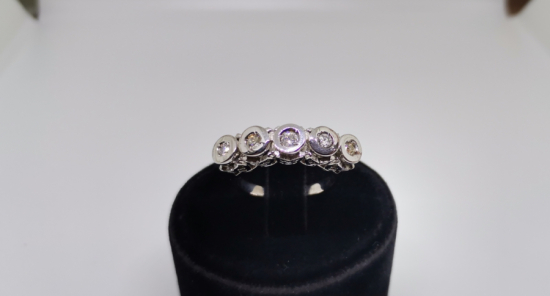 BEŞTAŞ MODEL OVAL MONTÜRLÜ YÜZÜK