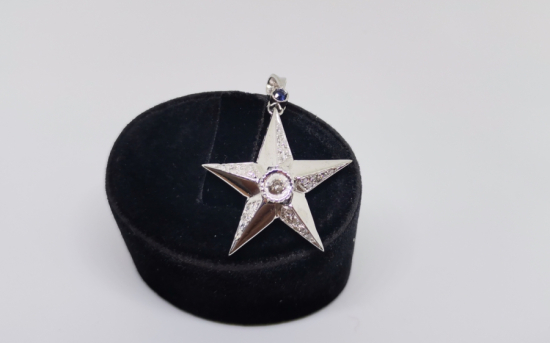 YILDIZ FORMUNDA YAPILMIŞ PIRLANTA TAŞLI KOLYE UCU