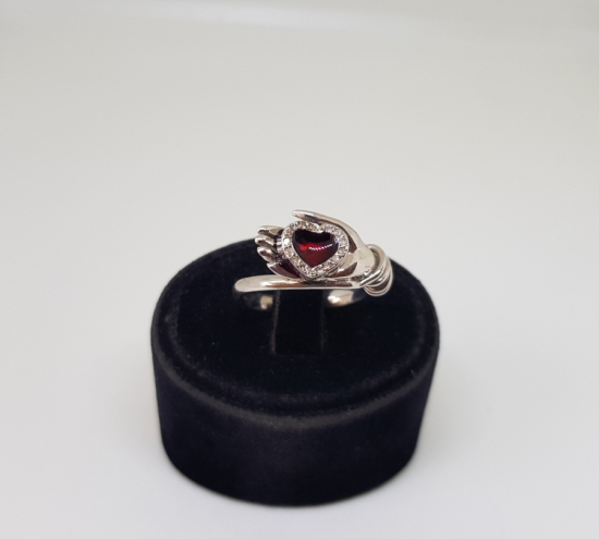 YAKUT VE PIRLANTA TAŞLI AVUÇ İÇİ KALP MODEL YÜZÜK