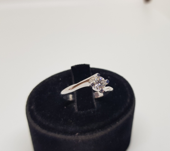 TEKTAŞ MODEL PIRLANTA TAŞLI YÜZÜK