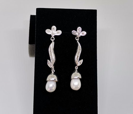 PIRLANTA TAŞLI VE İNCİLİ KÜPE