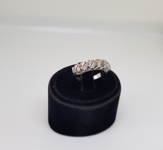 YEDİ TAŞ BULUNAN PIRLANTA YÜZÜK