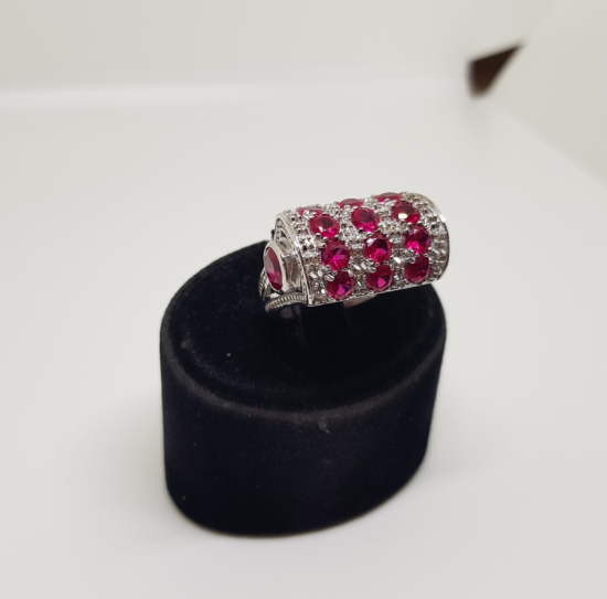 MÜHRE MODEL YAKUT VE PIRLANTA TAŞLI YÜZÜK