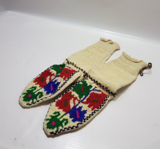 ÜZERİ KARANFİLLİ VE LEYLEKLİ NADİR HAMİLELİK ALAMETİ ÇORAP