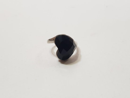 KALP FORMLU OLTU TAŞLI GÜMÜŞ YÜZÜK