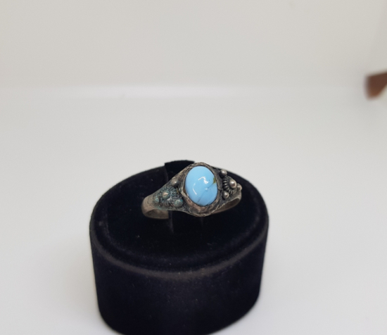 TURKUAZ TAŞLI VE GÜHERZE İŞÇİLİKLİ GÜMÜŞ NAZAR YÜZÜĞÜ