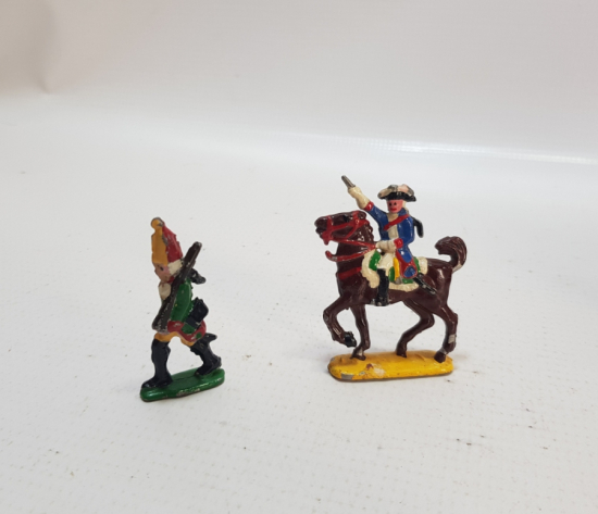 EL BOYAMA İKİ ADET ANTİKA KURŞUN ASKER