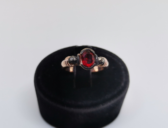 FASETA KESİM YAKUT VE PIRLANTA TAŞLI YÜZÜK