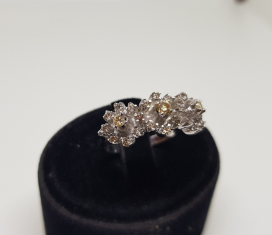 PIRLANTA TAŞLI ÜÇLÜ ÇİÇEK MODEL YÜZÜK