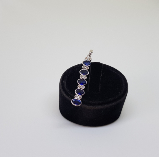 SAFİR VE PIRLANTA TAŞLI DÜZ HALKALI MODEL KOLYE UCU