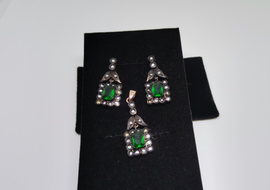 ZÜMRÜT VE ELMAS TAŞLI KOLYE KÜPE TAKIMI