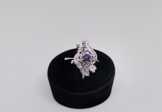 SAFİR VE PIRLANTA TAŞLI YAN MEKİK MODEL YÜZÜK