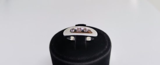 PIRLANTA TAŞLI ALYANS MODEL ÜÇ TAŞ YÜZÜK