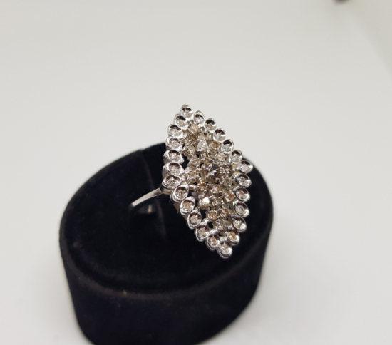 PIRLANTA TAŞLI BAKLAVA DİLİMİ MODEL YÜZÜK