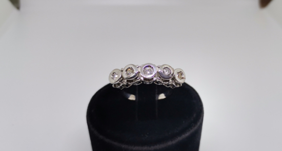 BEŞTAŞ MODEL OVAL MONTÜRLÜ YÜZÜK