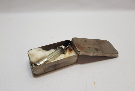 1. DÜNYA SAVAŞI DÖNEMİ ORİJİNAL KUTUSUNDA CAM ENJEKTÖR