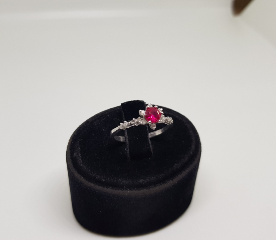 YAKUT VE PIRLANTA TAŞLI FRANSIZ GÜLÜ MODELİ YÜZÜK