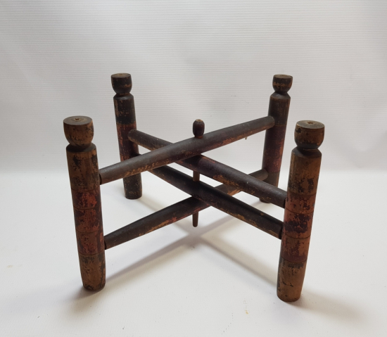 ÜZERİ KÖK BOYALI BÜYÜK BOY OSMANLI DÖNEMİ TEKKE İŞİ AHŞAP SOFRA ALTI