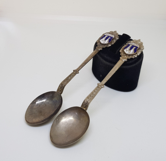 ÜRGÜP PERİBACALARI TEMALI MİNELİ BİR ÇİFT ÇAY KAŞIĞI