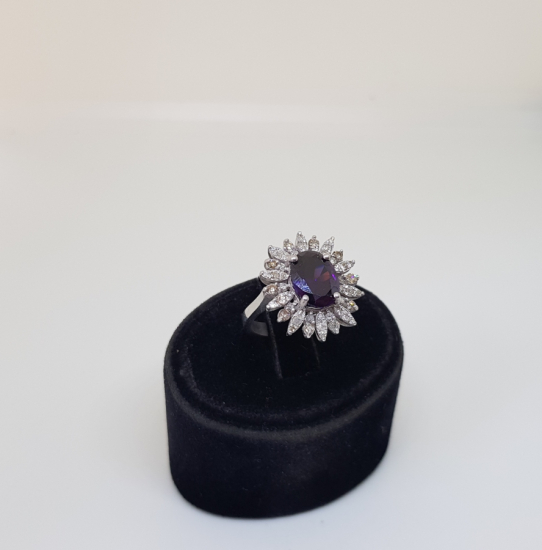 GÜNEŞ MODELİ SAFİR VE PIRLANTA TAŞLI YÜZÜK