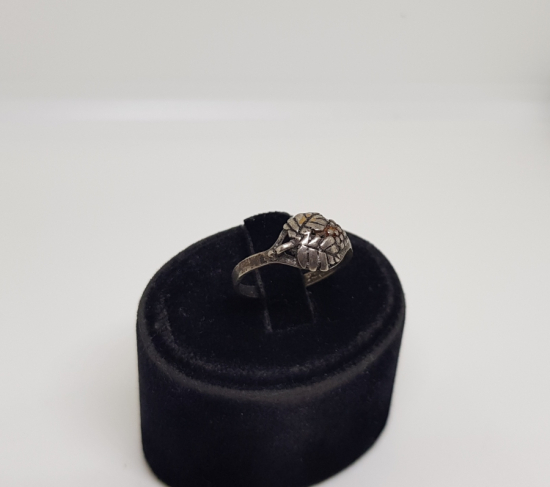 ÜZÜM SALKIMI FORMLU KABARTMA İŞÇİLİKLİ GÜMÜŞ YÜZÜK