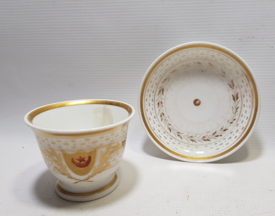 ÜZERİ AY YILDIZLI VE ALTIN VARAKLI NADİR İLK DÖNEM YILDIZ PORSELEN ÜRETİMİ BÜYÜK BOY EL BOYAMA PORSELEN FİNCAN