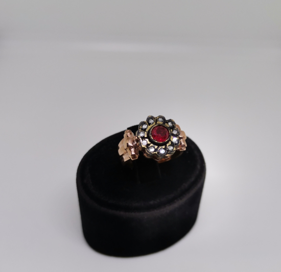 ELMAS VE YAKUT TAŞLI PAPATYA MODEL YÜZÜK