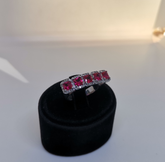 YAKUT VE PIRLANTA TAŞLI BEŞ TAŞ MODEL YÜZÜK