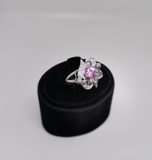 PEMBE KUVARZ VE PIRLANTA TAŞLI YÜZÜK