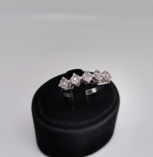 YOĞUN PIRLANTALI BEŞTAŞ MODEL YÜZÜK