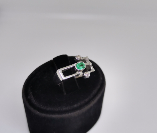 HAS ZÜMRÜT VE PIRLANTA TAŞLI GEOMETRİK MODEL YÜZÜK