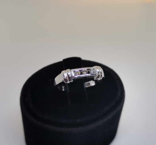 ÜÇ TAŞ MODEL PIRLANTA TAŞLI YÜZÜK