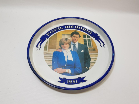 1981 PRENS CHARLES VE LEYDİ DİANA EVLİLİK HATIRASI KAHVE TEPSİSİ