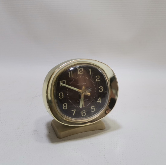 AMERİKAN YAPIMI ANTİKA KURMALI MASA SAATİ