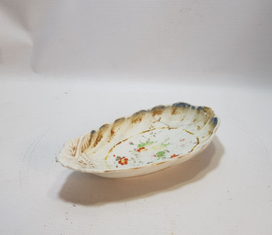 ARKASINDA OSMANLICA USTA DAMGASI BULUNAN TAMAMI EL BOYAMA ERKEN DÖNEM PORSELEN İFTARİYELİK