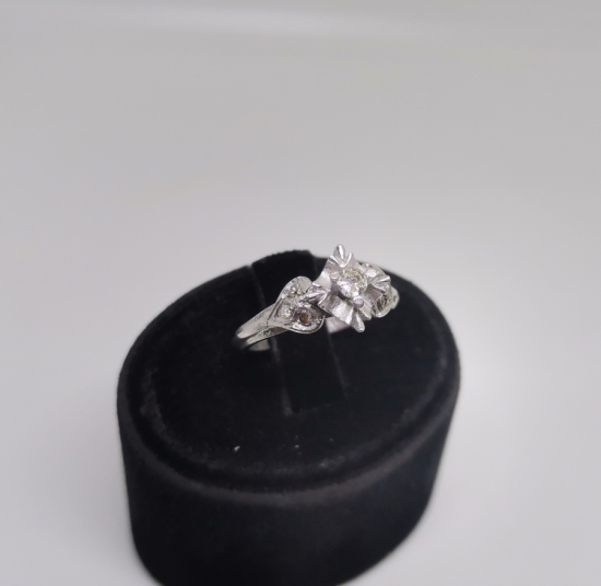 TEK TAŞ MODEL PIRLANTA TAŞLI YÜZÜK