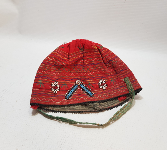 ÜZERİ OPAL BONCUKLARLA İŞLİ OSMANLI DÖNEMİ ŞAMANİK BEBEK TAKKESİ