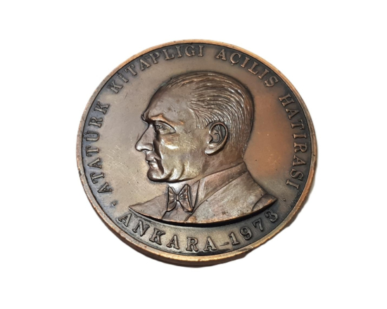 1973 YAPI VE KREDİ BANKASI ANKARA ATATÜRK KİTAPLIĞI AÇILIŞ HATIRASI MADALYON