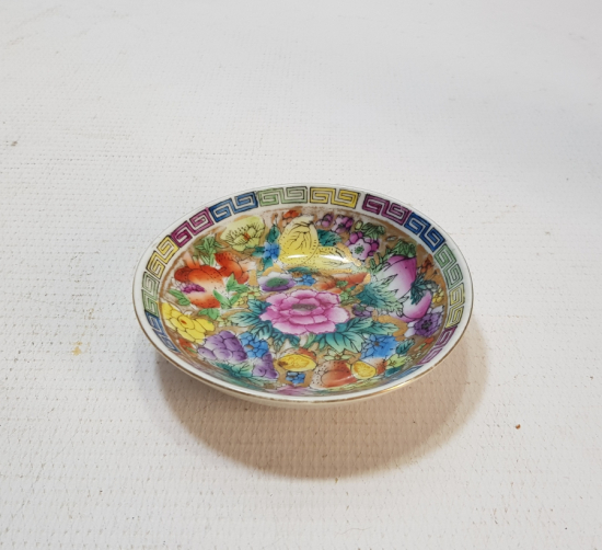 UZAKDOĞU YAPIMI ALTI DAMGALI ANTİKA PORSELEN KASE