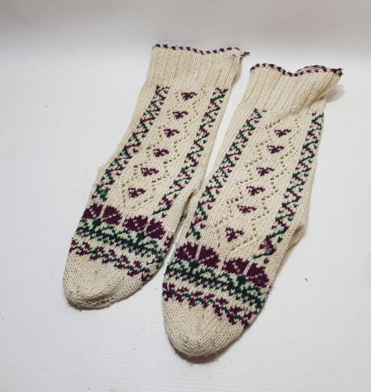 ÜZERİ İŞLEMELİ OSMANLI DÖNEMİ EL ÖRGÜSÜ PATİK