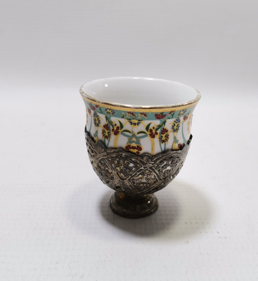 TESTERE İŞÇİLİKLİ ABDÜLHAMİD HAN DÖNEMİ TUĞRALI VE SAH DAMGALI ORİJİNAL FİNCANI İLE FİNCAN ZARFI