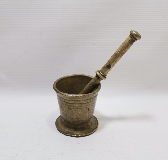 NADİR FORMDA OSMANLI DÖNEMİ ORİJİNAL ELİYLE HAVAN